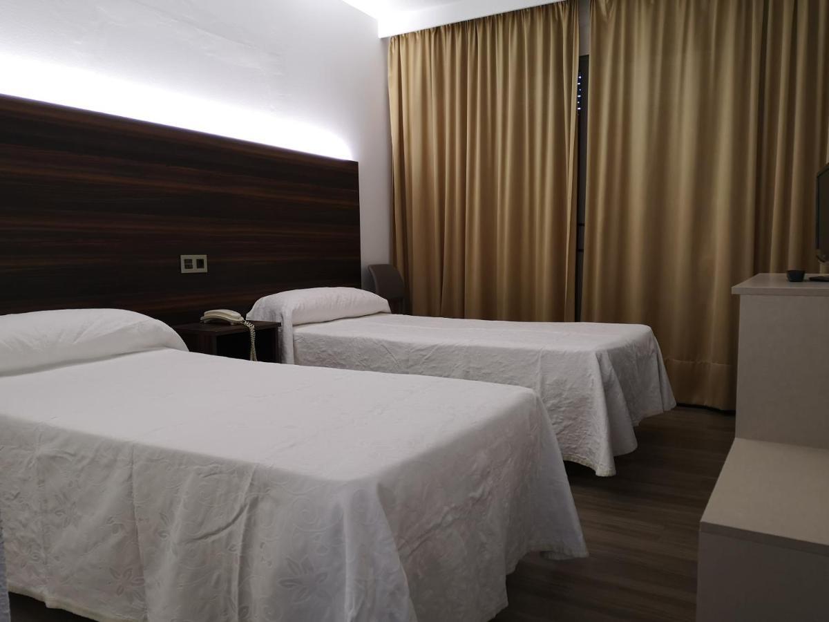 Hotel Ribera Santiago De La Ribera Ruang foto